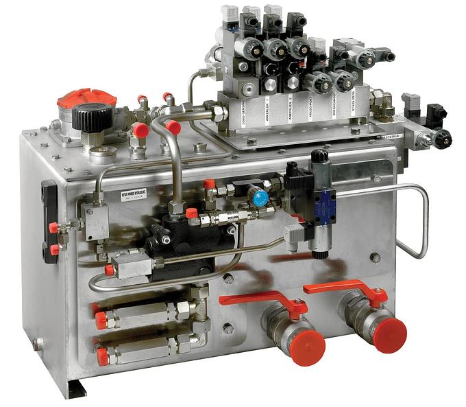 Stainless-steel hydraulic tank, 130lt, includes filter, temperature gauge and 2" ball valves